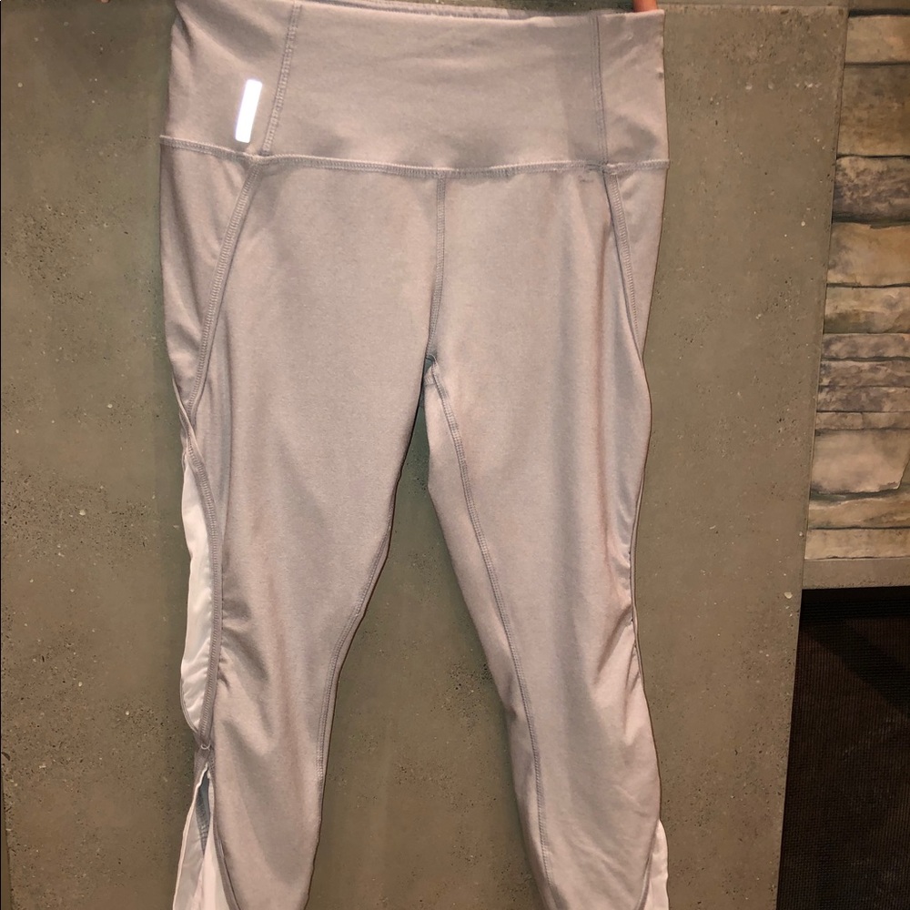 RBX get and white crop leggings